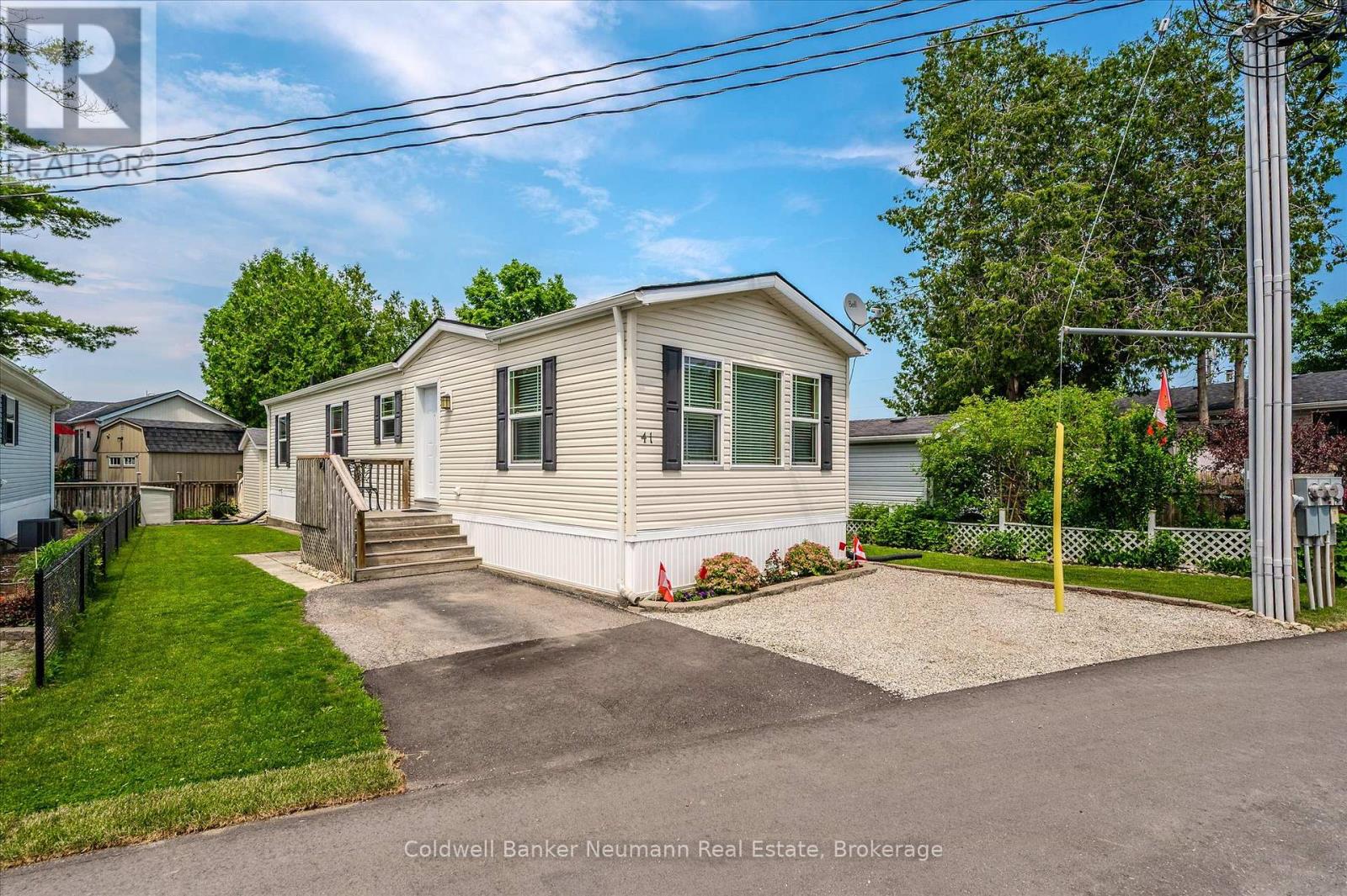 Property at 41 CEDARBUSH CRESCENT image 3