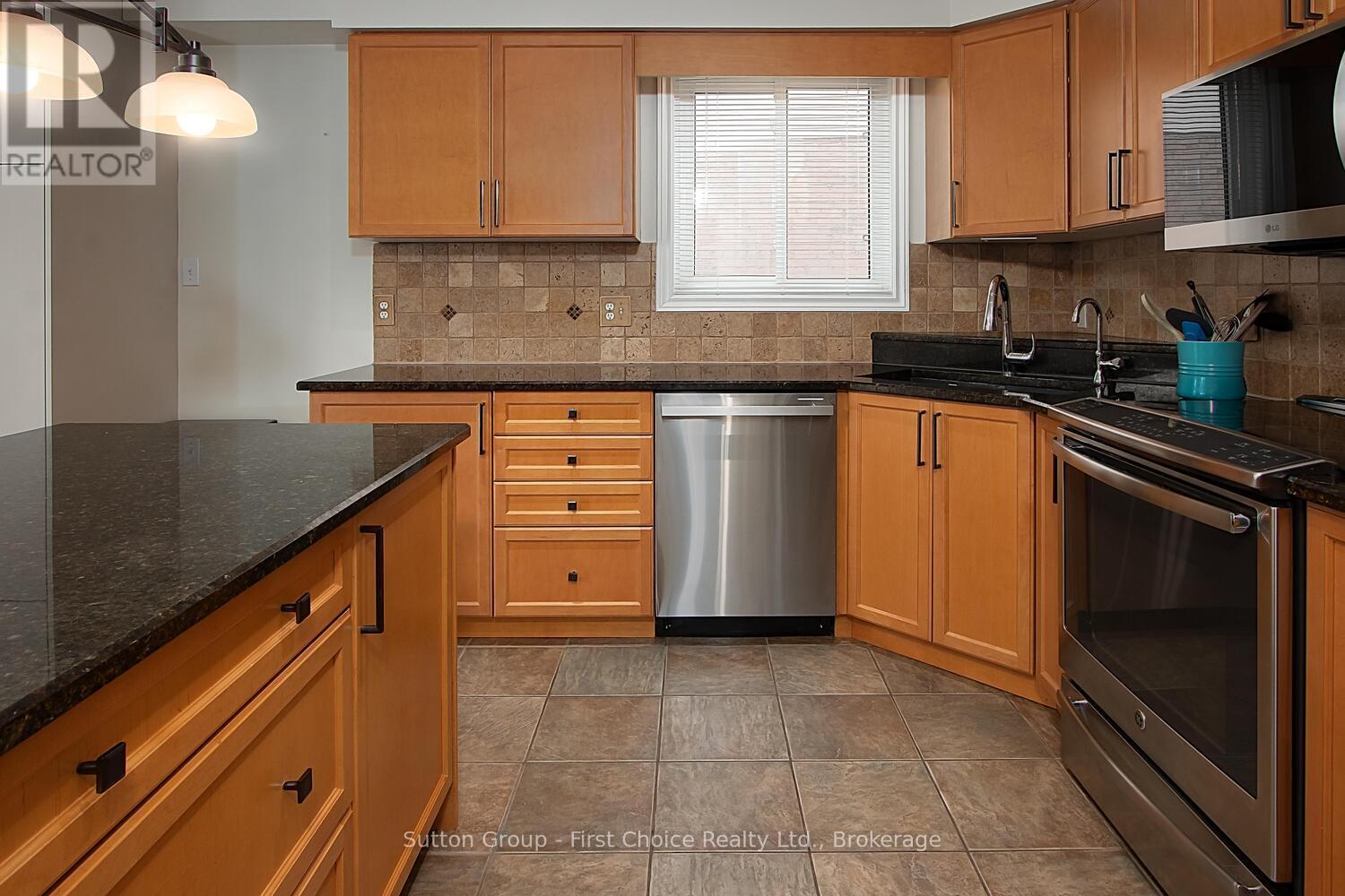 293 Huck Crescent, Kitchener, Ontario  N2N 3M8 - Photo 15 - X12257028