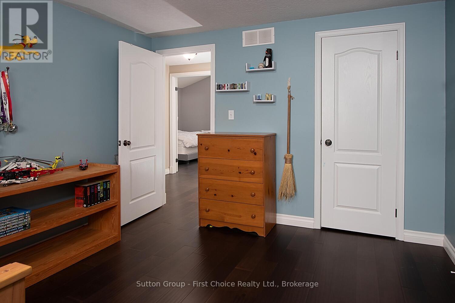 293 Huck Crescent, Kitchener, Ontario  N2N 3M8 - Photo 26 - X12257028