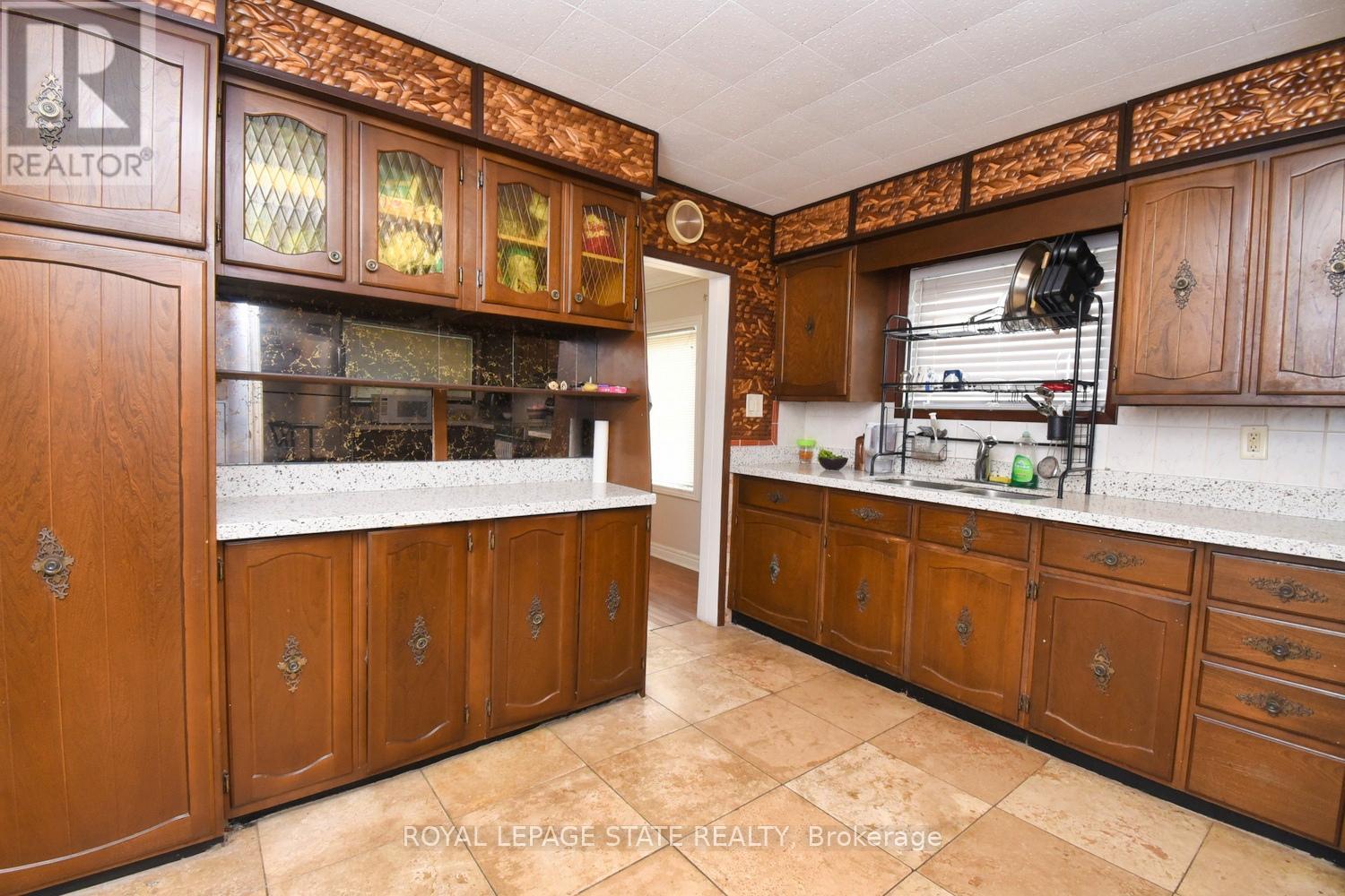 205 Ivon Avenue, Hamilton, Ontario  L8H 5S9 - Photo 12 - X12256879