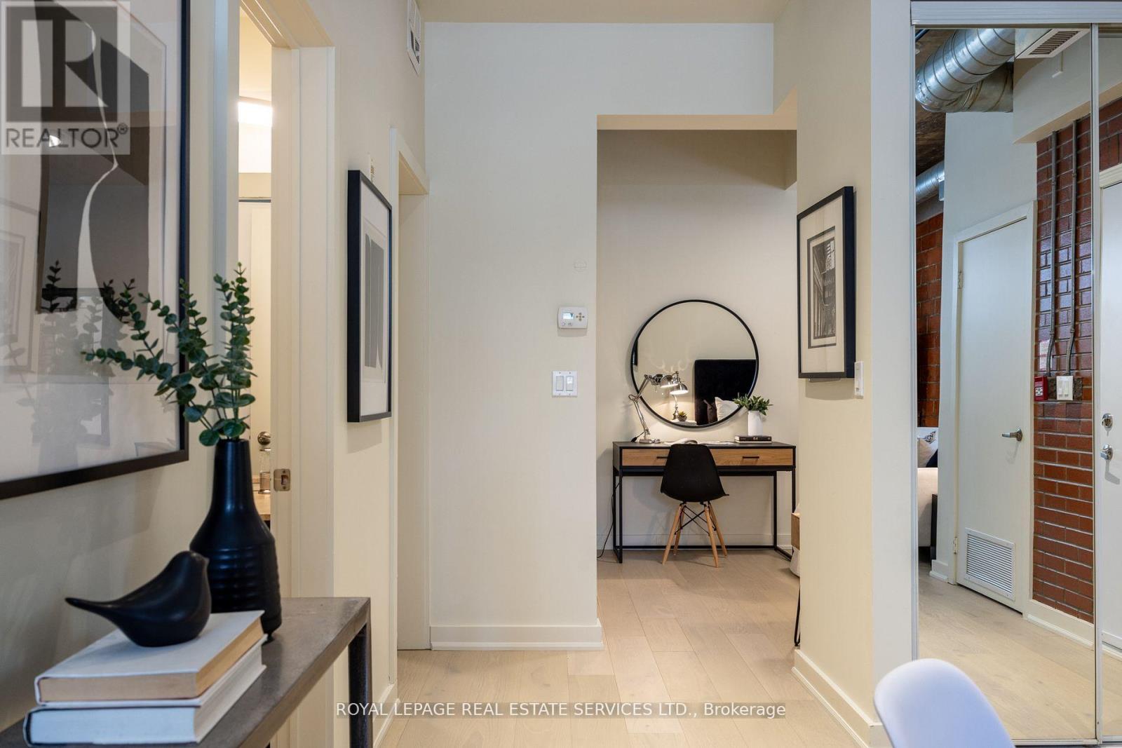 101 - 10 Wellesley Place, Toronto, Ontario  M4Y 1B1 - Photo 16 - C12257085