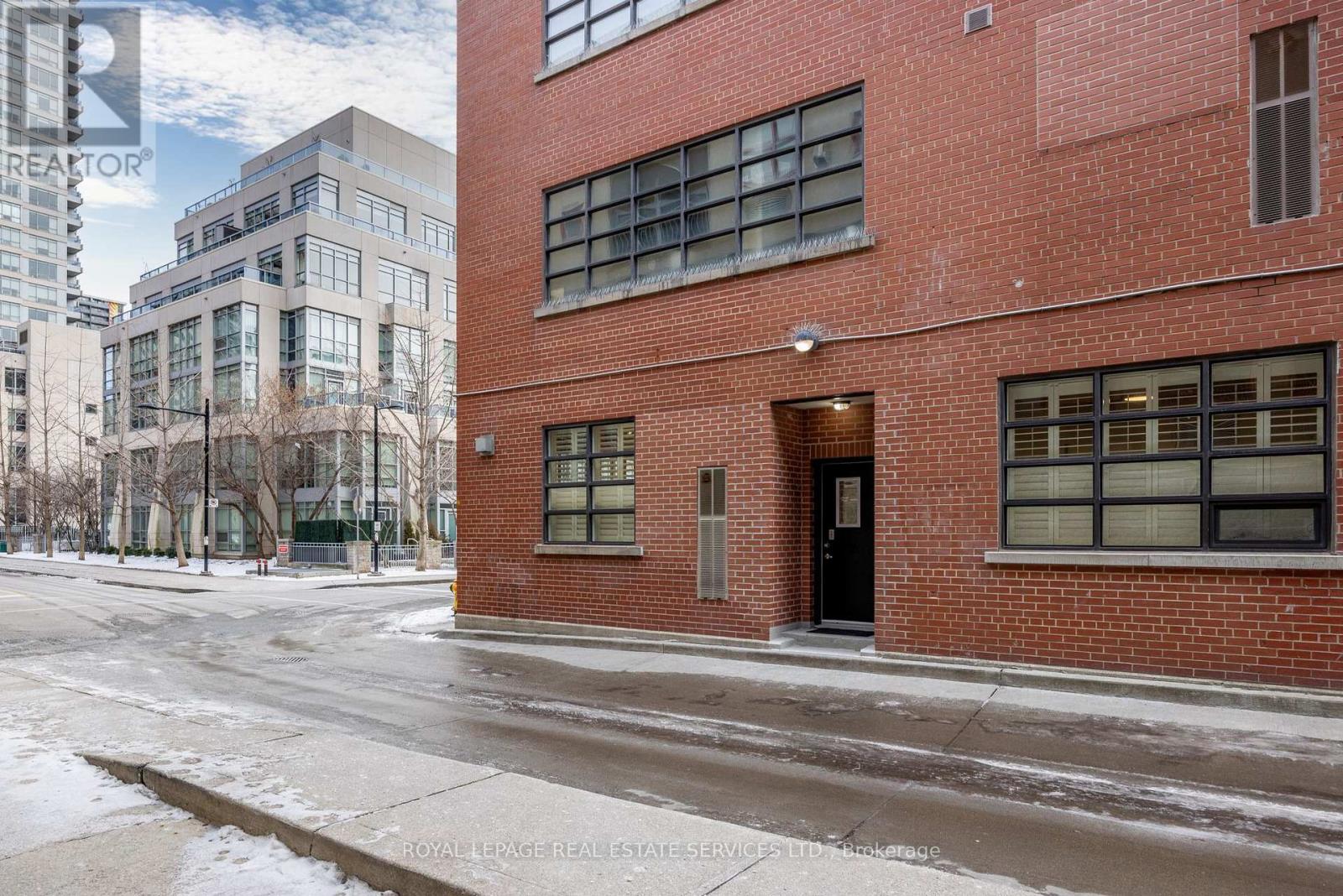 101 - 10 Wellesley Place, Toronto, Ontario  M4Y 1B1 - Photo 2 - C12257085