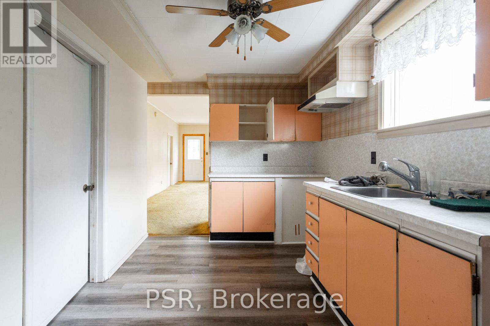 Property at 157 COLLEGE AVENUE image 4