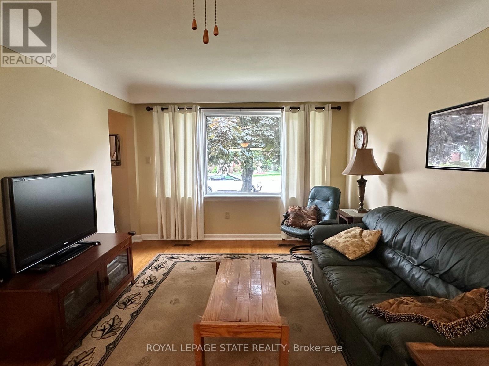 129 Broker Drive, Hamilton, Ontario  L8T 2B9 - Photo 8 - X12229785