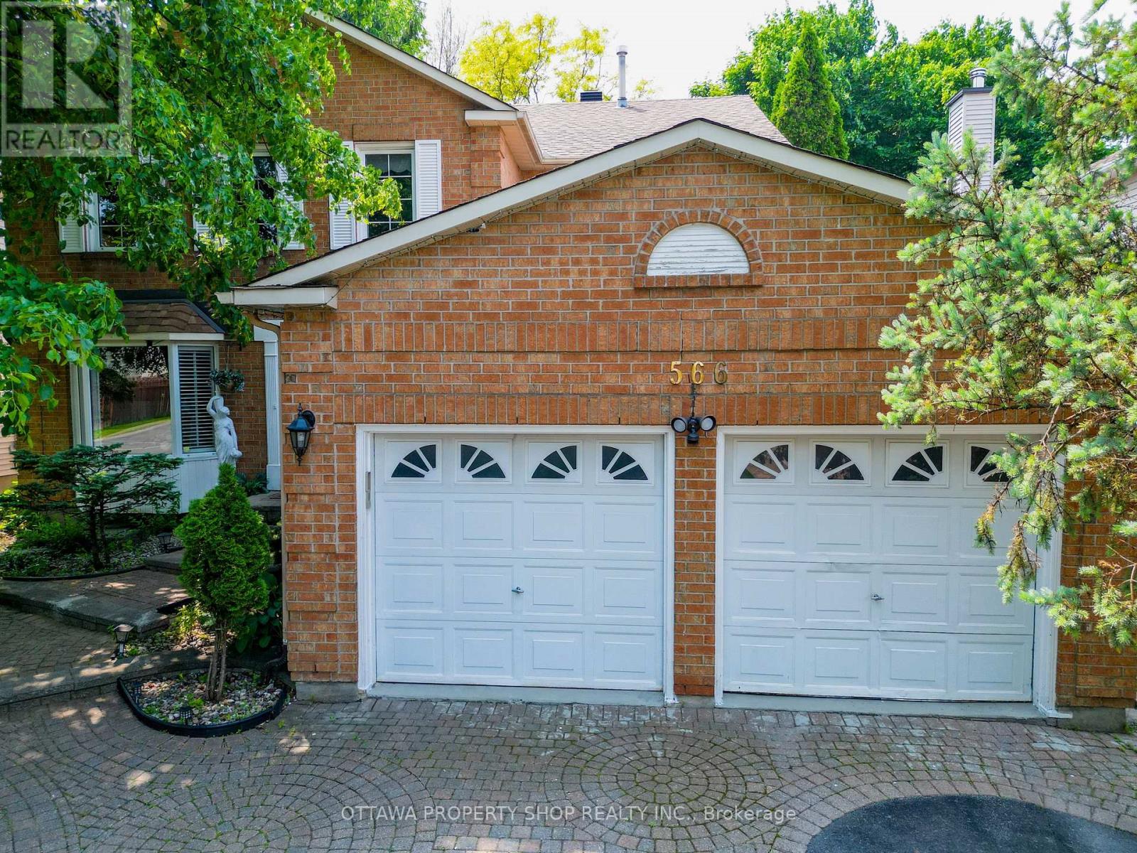 Property at 566 FALWYN CRESCENT W image 2
