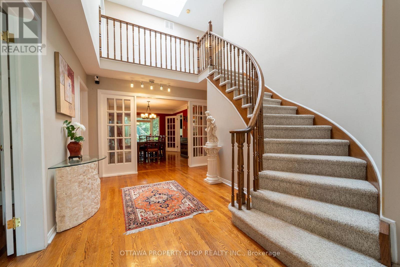 Property at 566 FALWYN CRESCENT W image 5