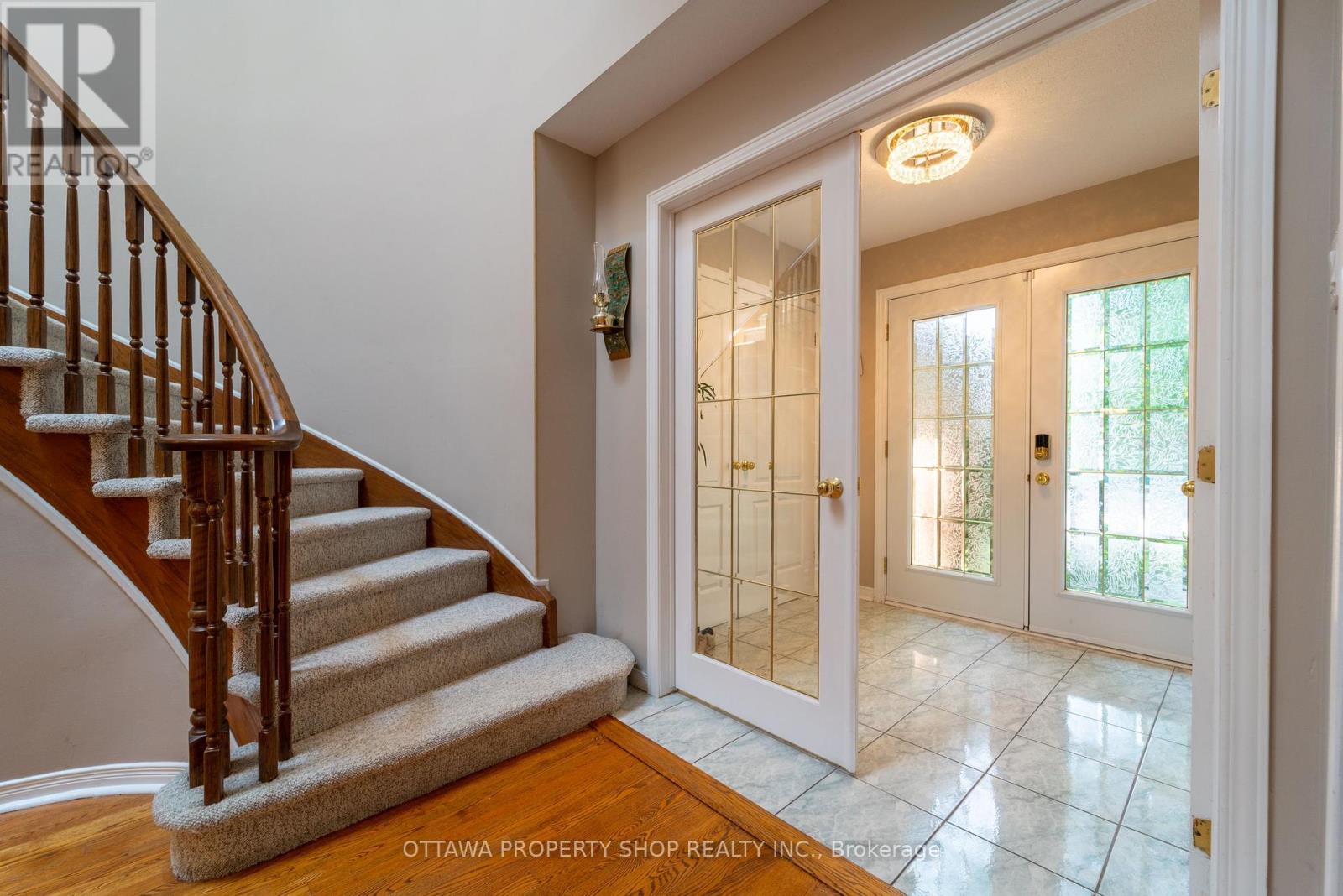 Property at 566 FALWYN CRESCENT W image 4