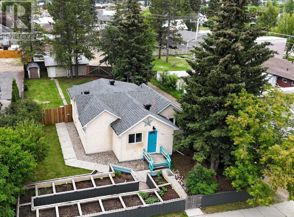 Property at 4927 10 Avenue image 1