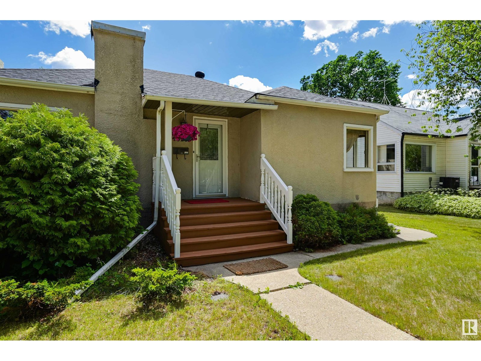 Property at 14023 104 AV NW image 2