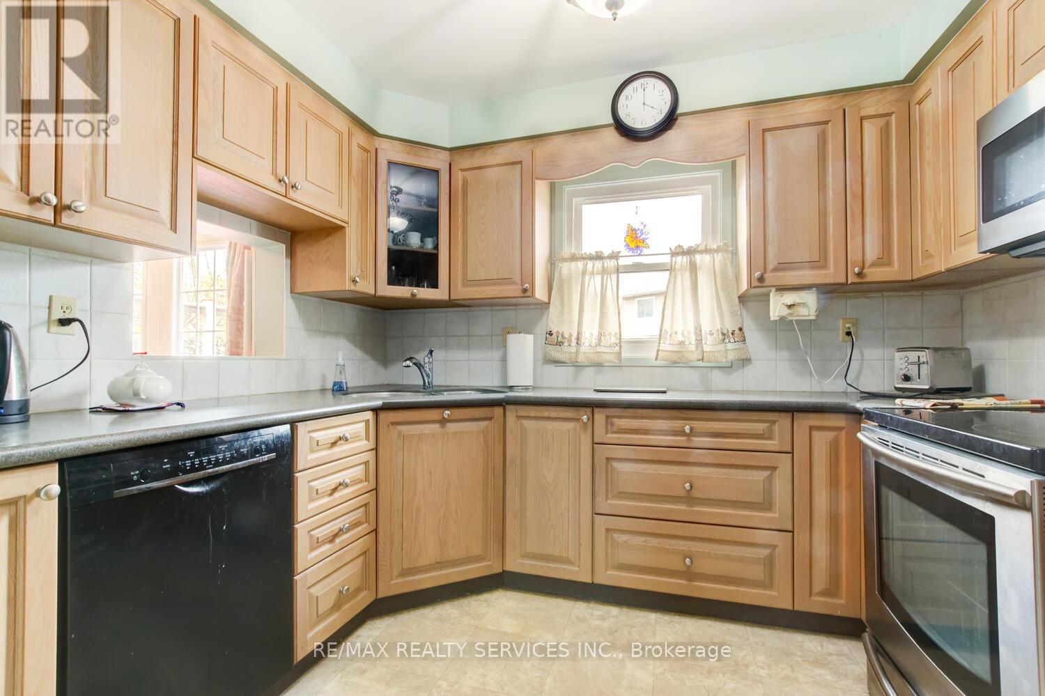 32 Helios Place, Brampton, Ontario  L6Z 2B2 - Photo 12 - W12256932