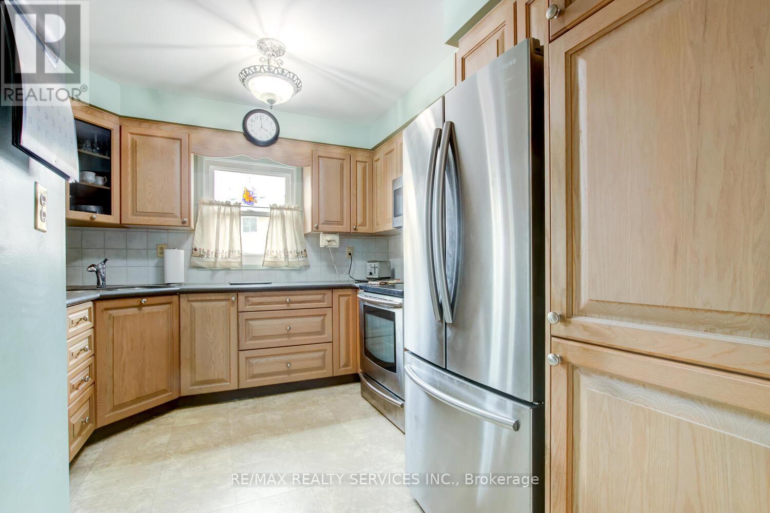 32 Helios Place, Brampton, Ontario  L6Z 2B2 - Photo 16 - W12256932