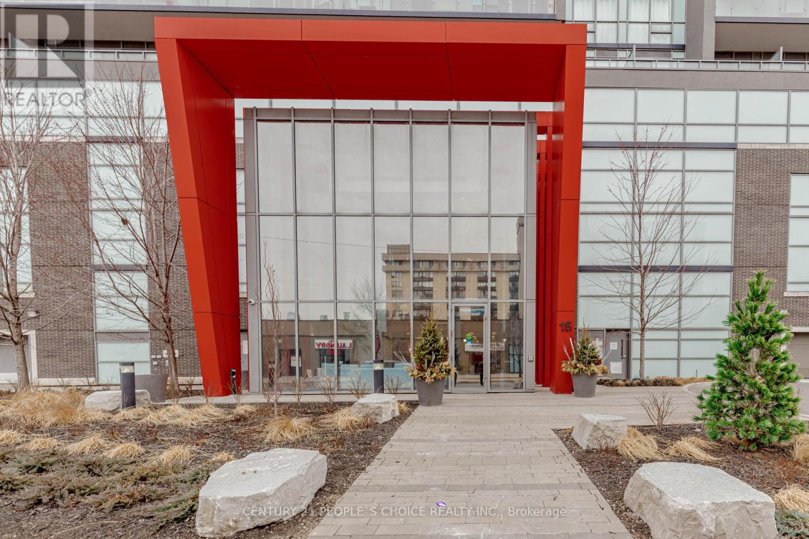 Property at 628 - 15 JAMES FINLAY WAY image 3
