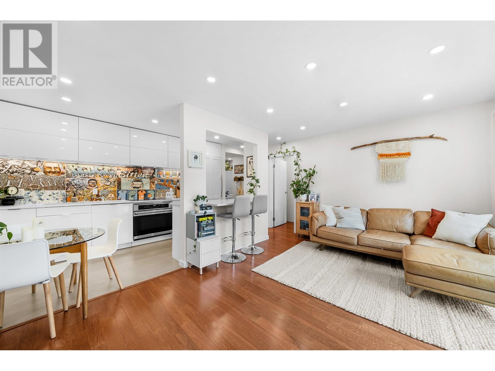 101 241 ST. ANDREWS AVENUE, north vancouver, British Columbia V7L3K8