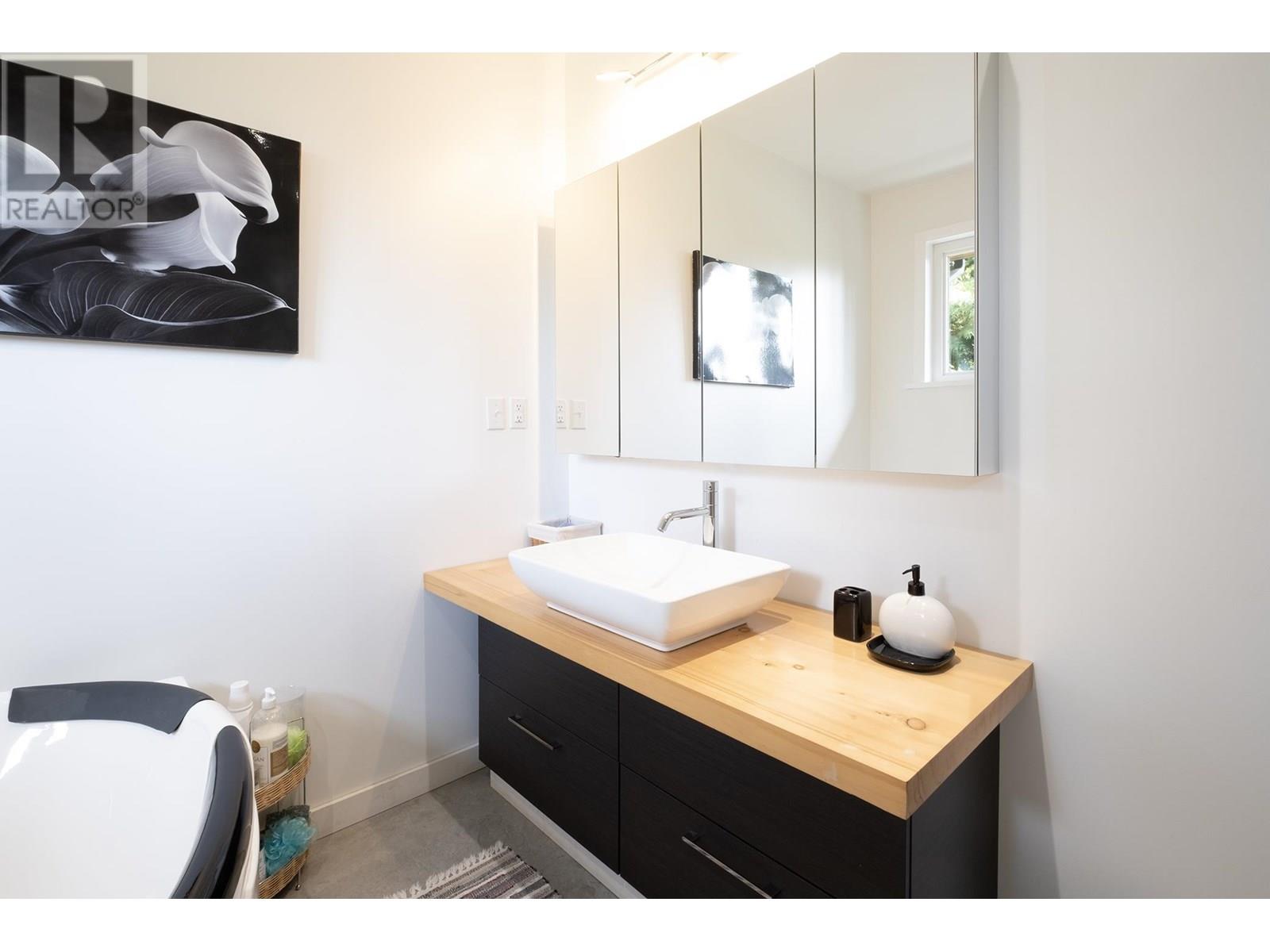 996 Reed Road, Gibsons, British Columbia  V0N 1V7 - Photo 23 - R3021945