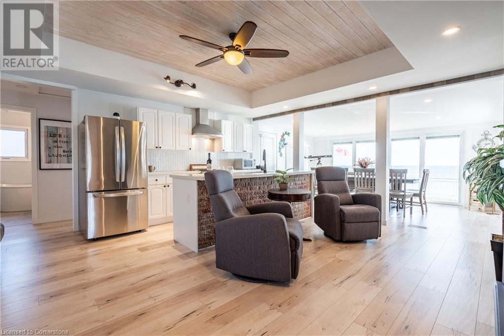 Property at 2094 LAKESHORE Road image 4