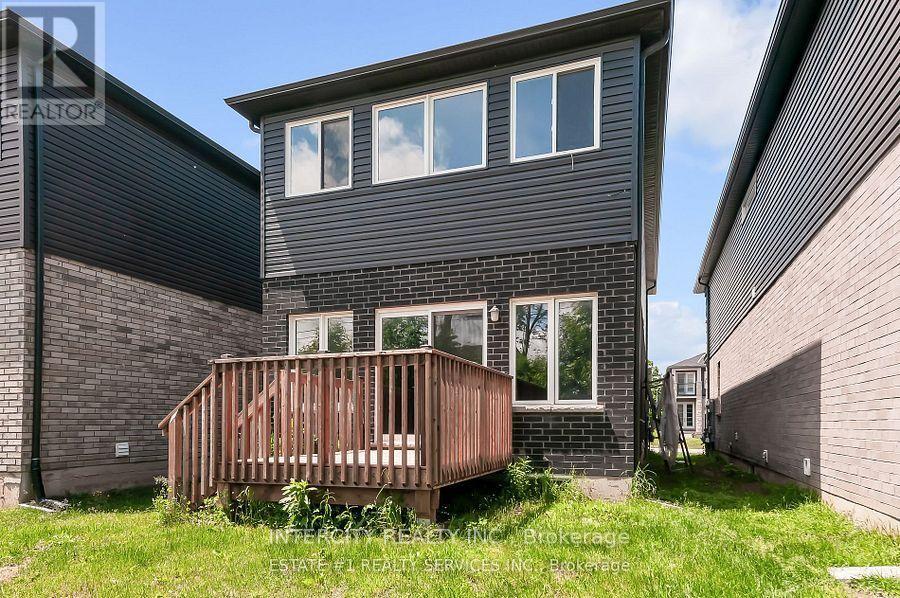 263 Louise Street, Welland, Ontario  L3B 0H8 - Photo 3 - X12257010