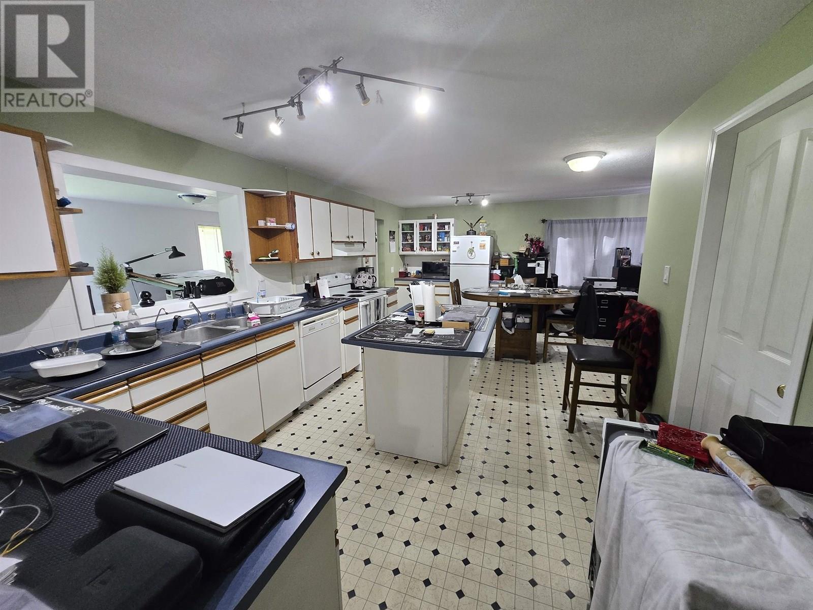 Property at 942 MAPLE DRIVE image 4