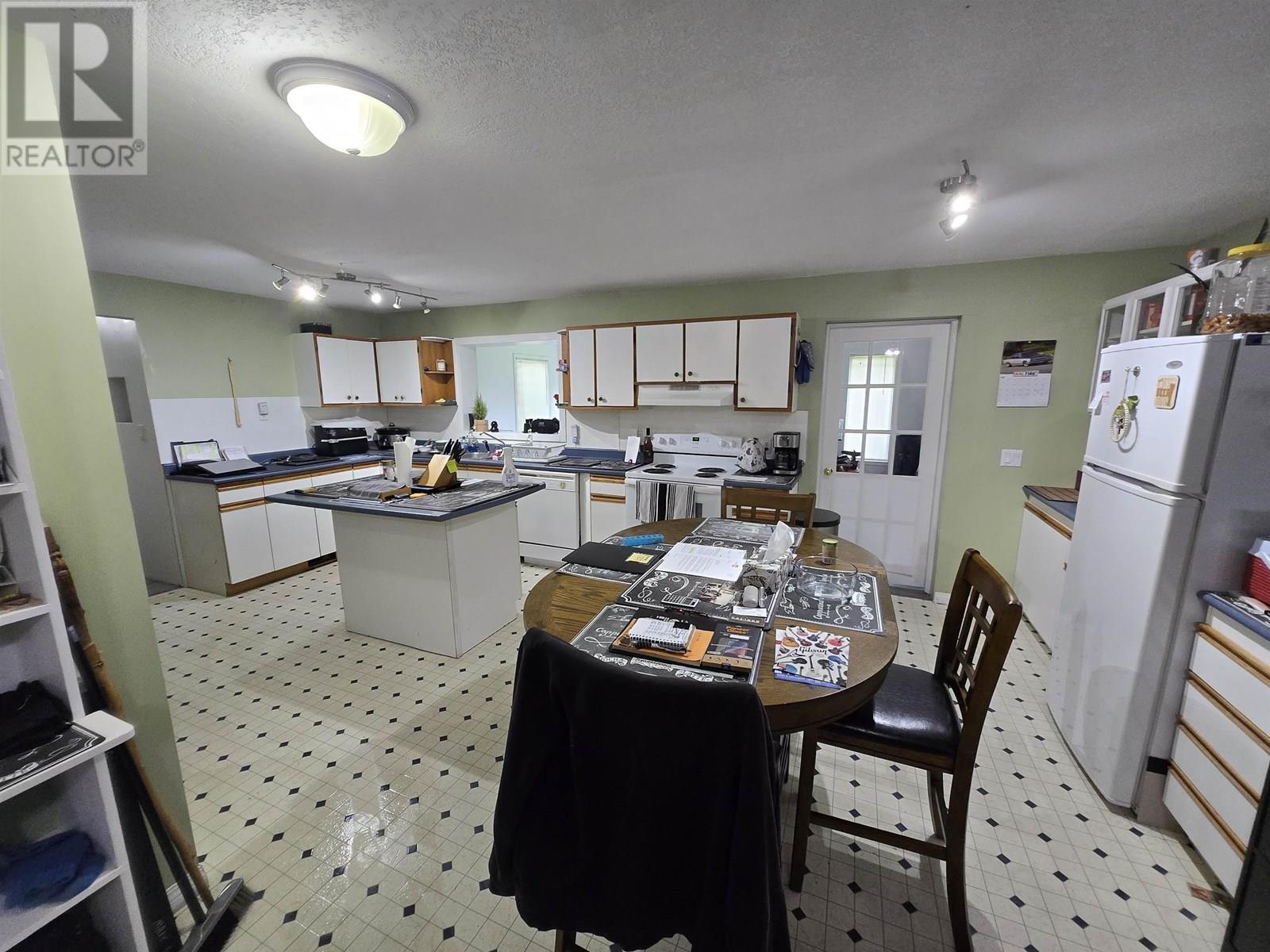 Property at 942 MAPLE DRIVE image 5