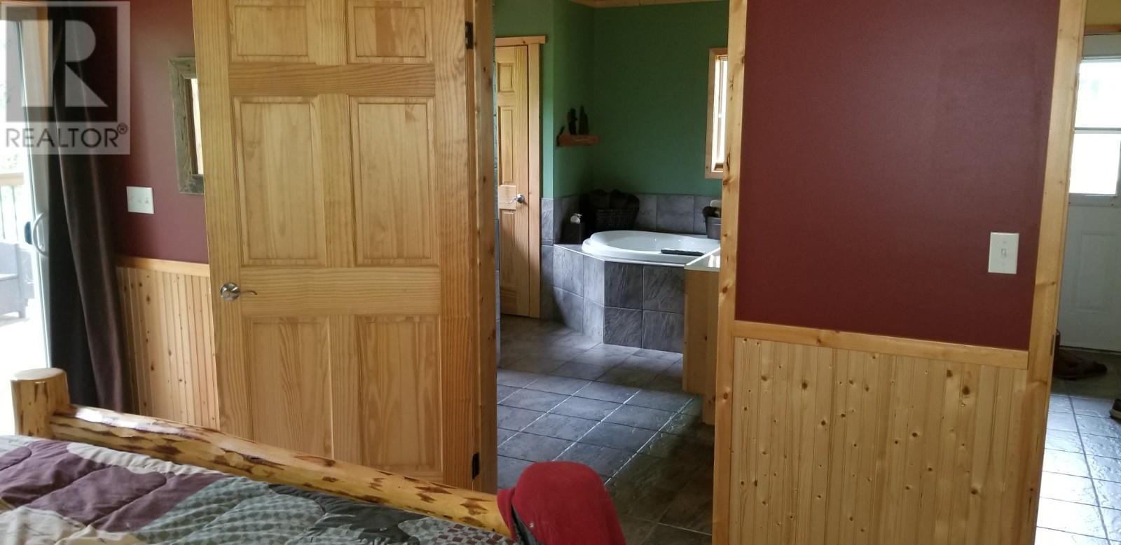 1625 Acorn Road, Seymour Arm, British Columbia  V0E 2V2 - Photo 15 - 10346669