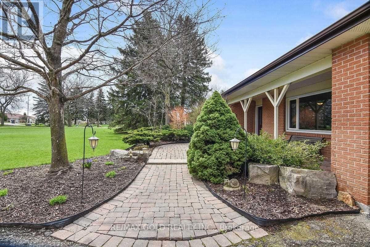 12410 Old Kennedy Road, Caledon, Ontario  L7C 2E8 - Photo 2 - W12129837