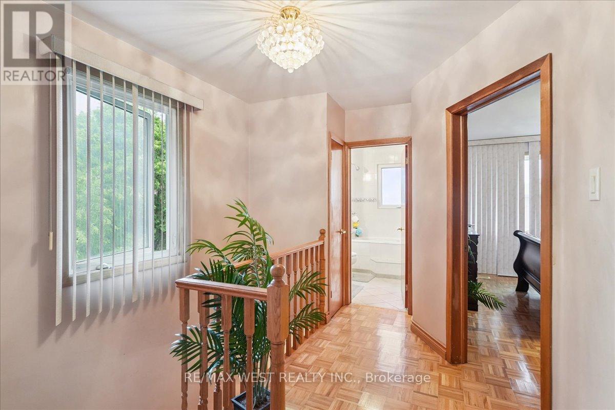 3 Hilldale Road Nw, Toronto, Ontario  M6N 3Y1 - Photo 6 - W12253863