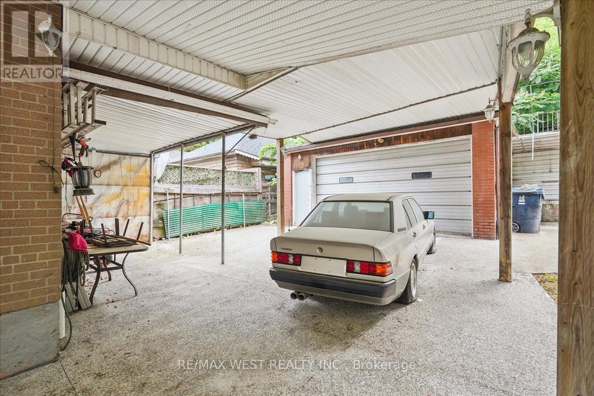 3 Hilldale Road Nw, Toronto, Ontario  M6N 3Y1 - Photo 11 - W12253863