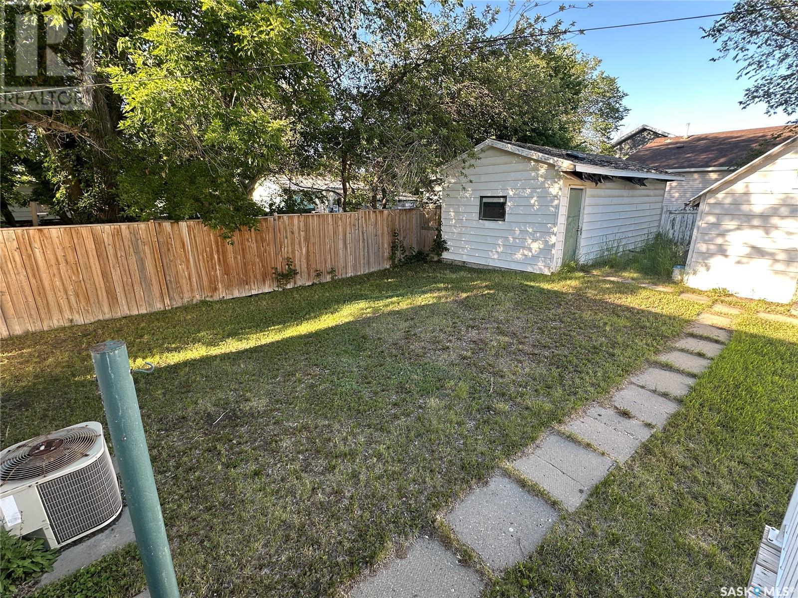 320 Government Road, Weyburn, Saskatchewan  S4H 2A8 - Photo 20 - SK011304