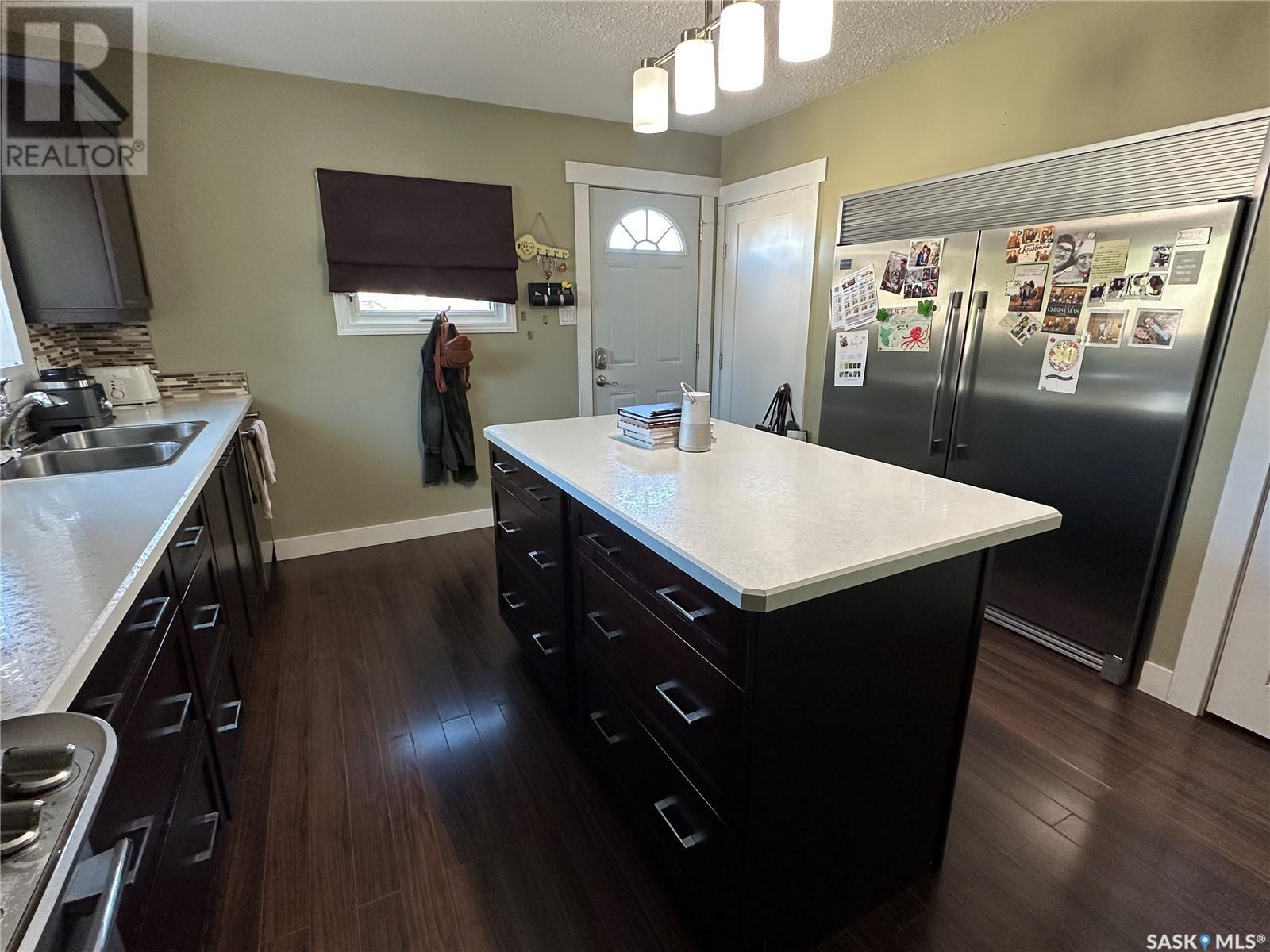 320 Government Road, Weyburn, Saskatchewan  S4H 2A8 - Photo 5 - SK011304