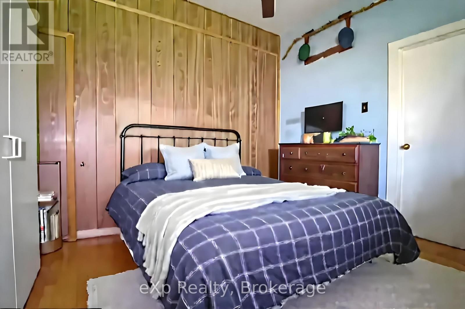 125 Lake Drive, West Grey, Ontario  N0C 1H0 - Photo 14 - X12255344