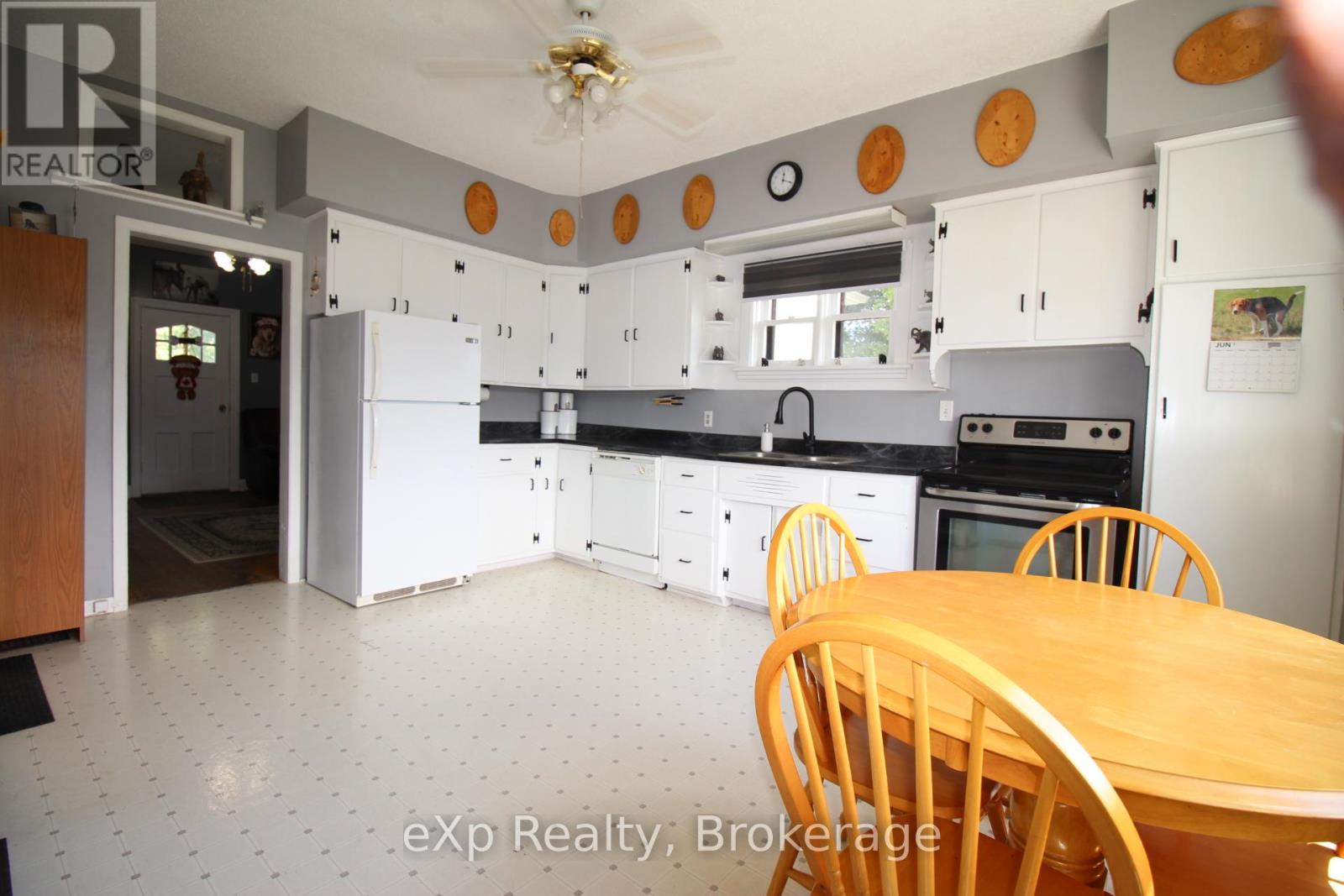125 Lake Drive, West Grey, Ontario  N0C 1H0 - Photo 10 - X12255344
