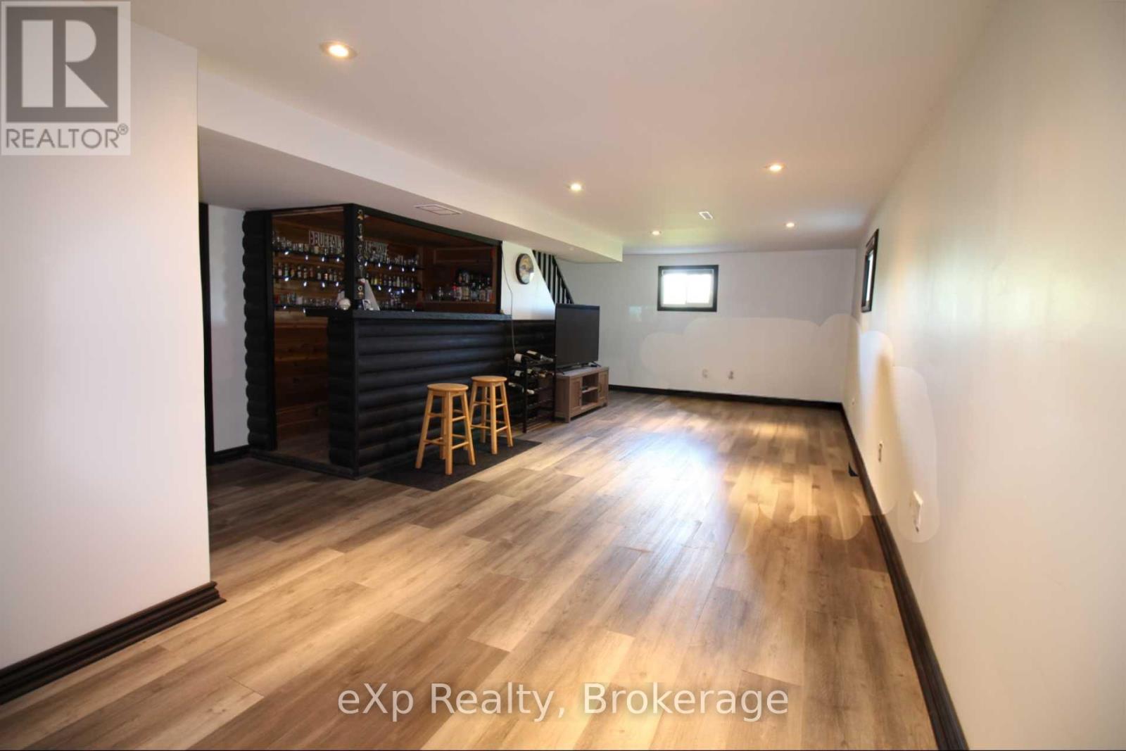 125 Lake Drive, West Grey, Ontario  N0C 1H0 - Photo 8 - X12255344