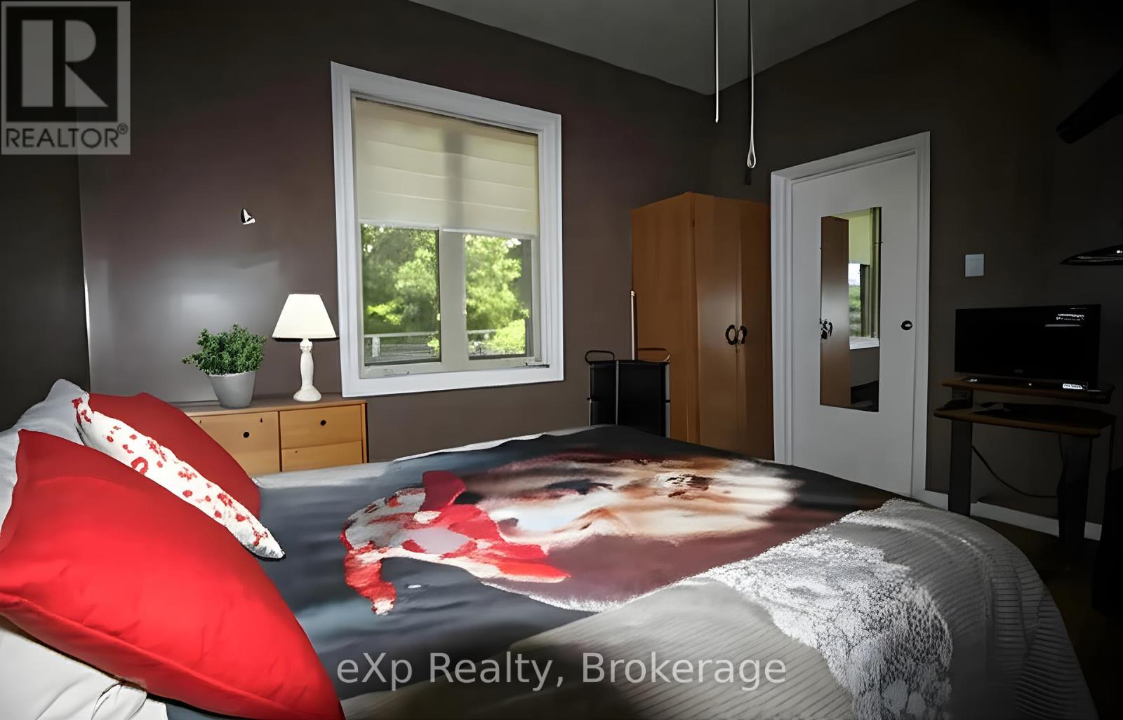 125 Lake Drive, West Grey, Ontario  N0C 1H0 - Photo 13 - X12255344