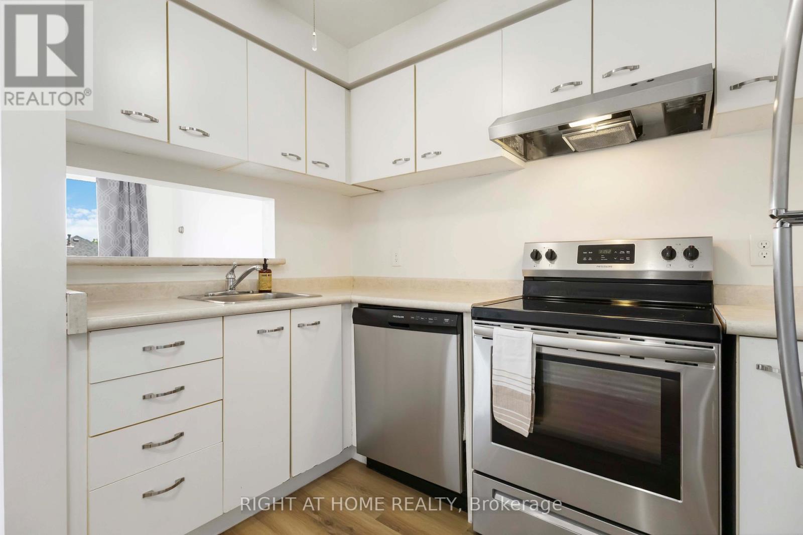 401 - 195 Lake Driveway W, Ajax, Ontario  L1S 7H7 - Photo 4 - E12257326