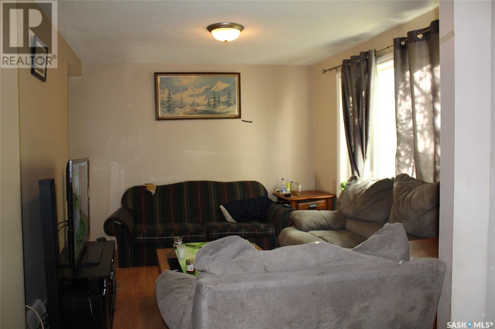 508 1st Avenue E, Lampman, Saskatchewan  S0C 1N0 - Photo 6 - SK990586