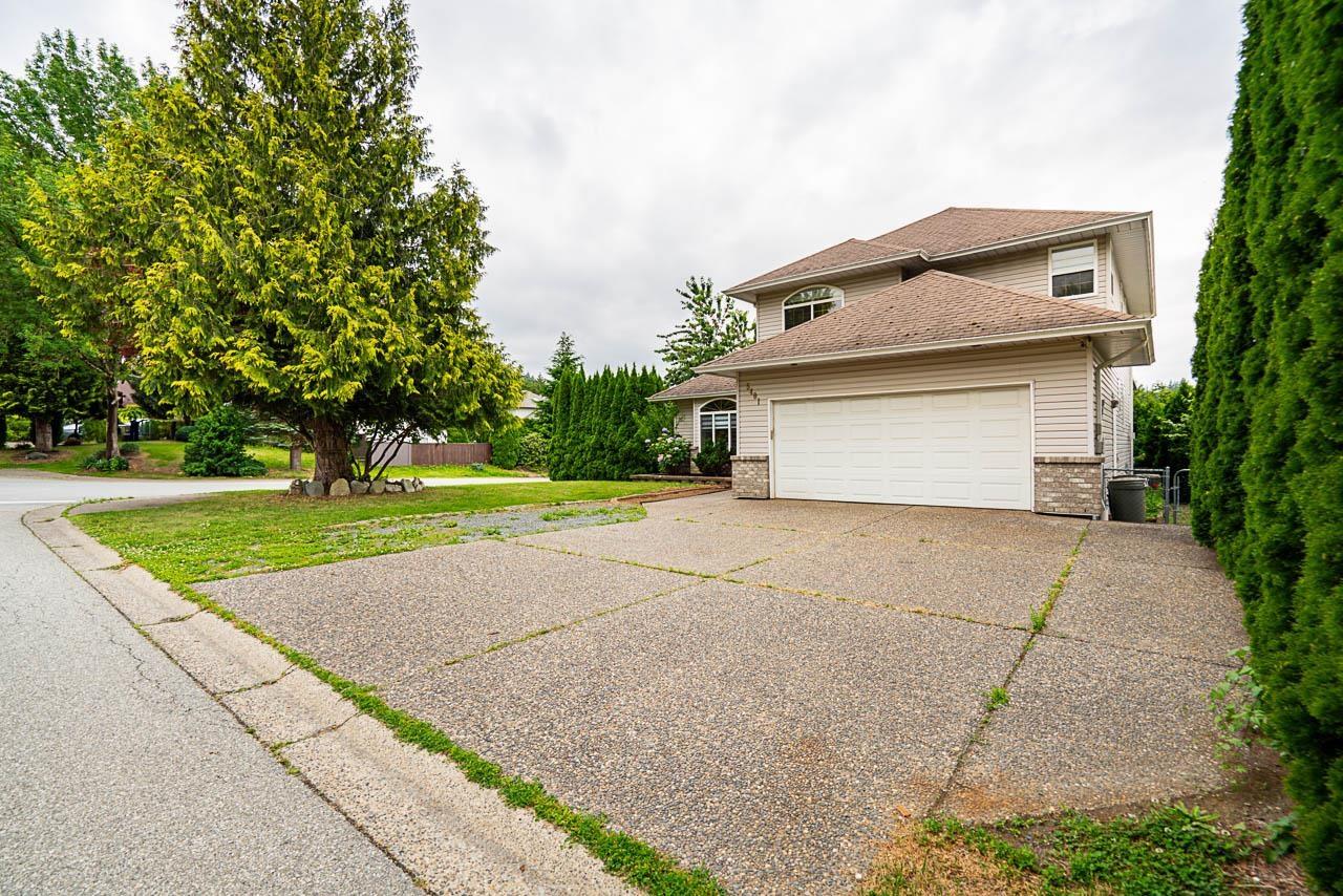 Property at 5401 HIGHROAD CRESCENT image 3