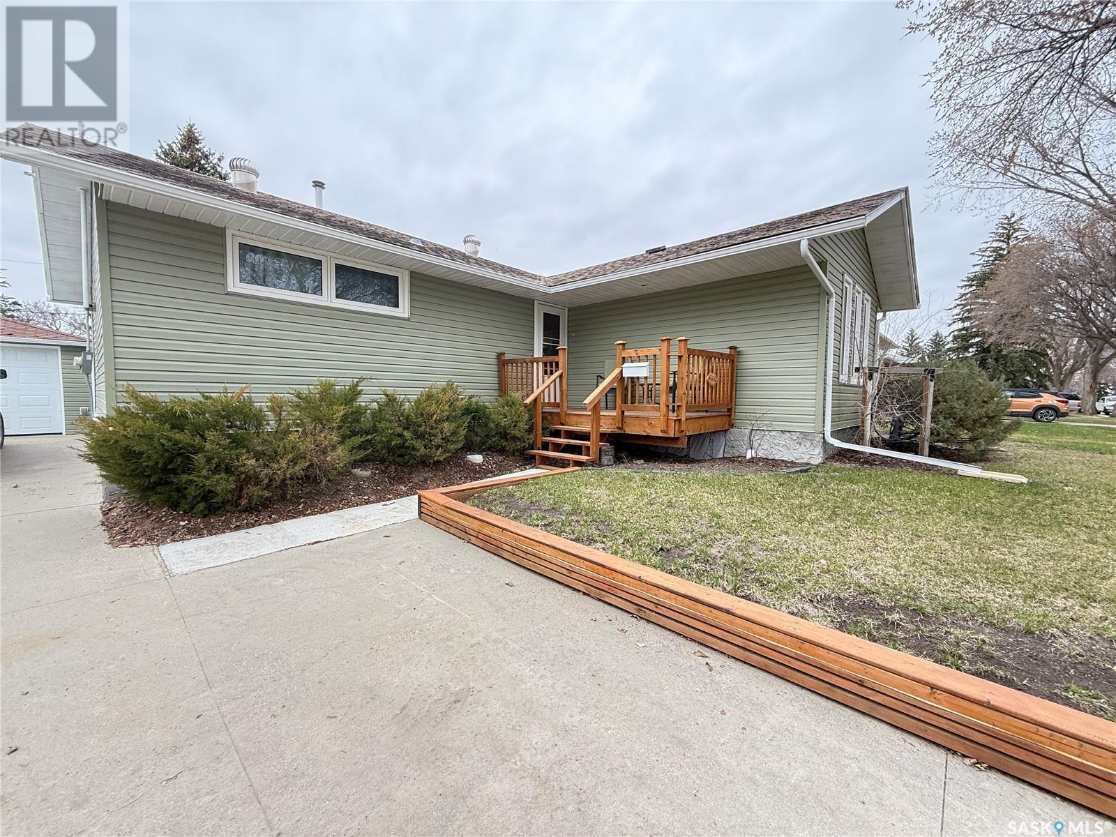 615 Windsor Street, Weyburn, Saskatchewan  S4H 0X1 - Photo 24 - SK003811