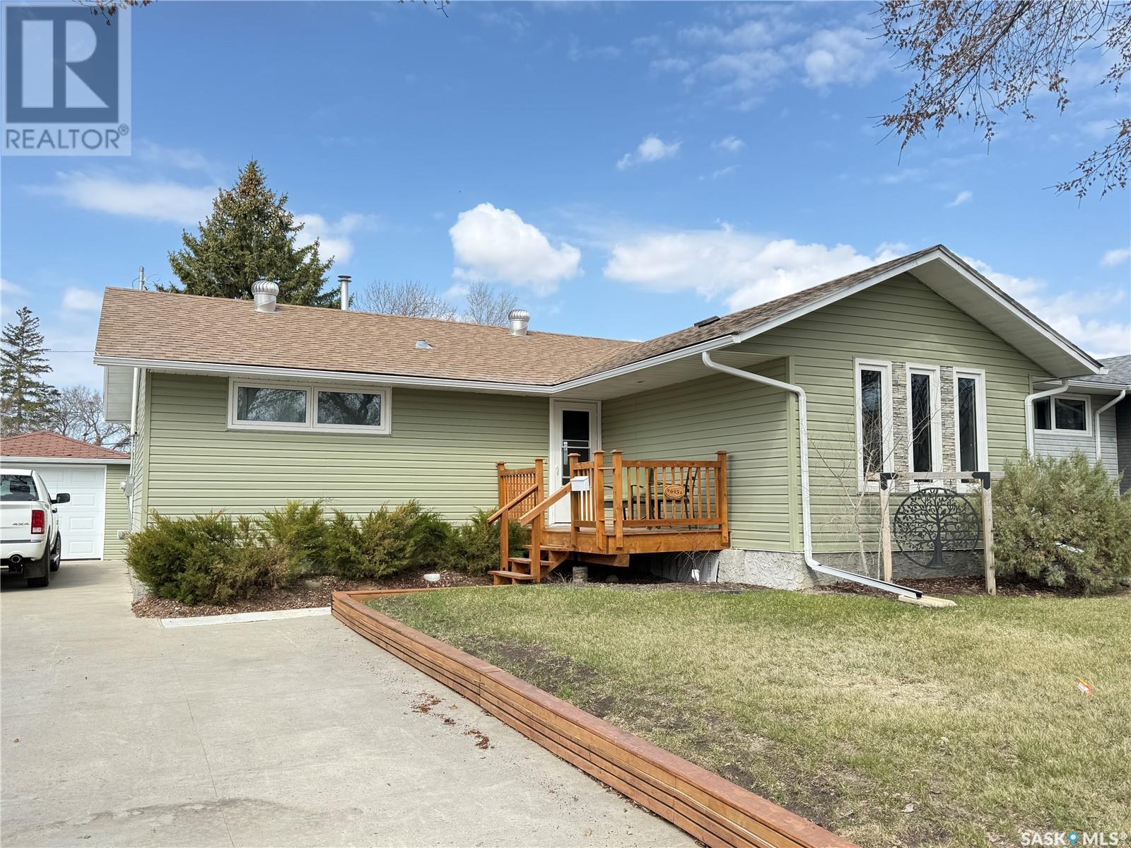 615 Windsor Street, Weyburn, Saskatchewan  S4H 0X1 - Photo 1 - SK003811