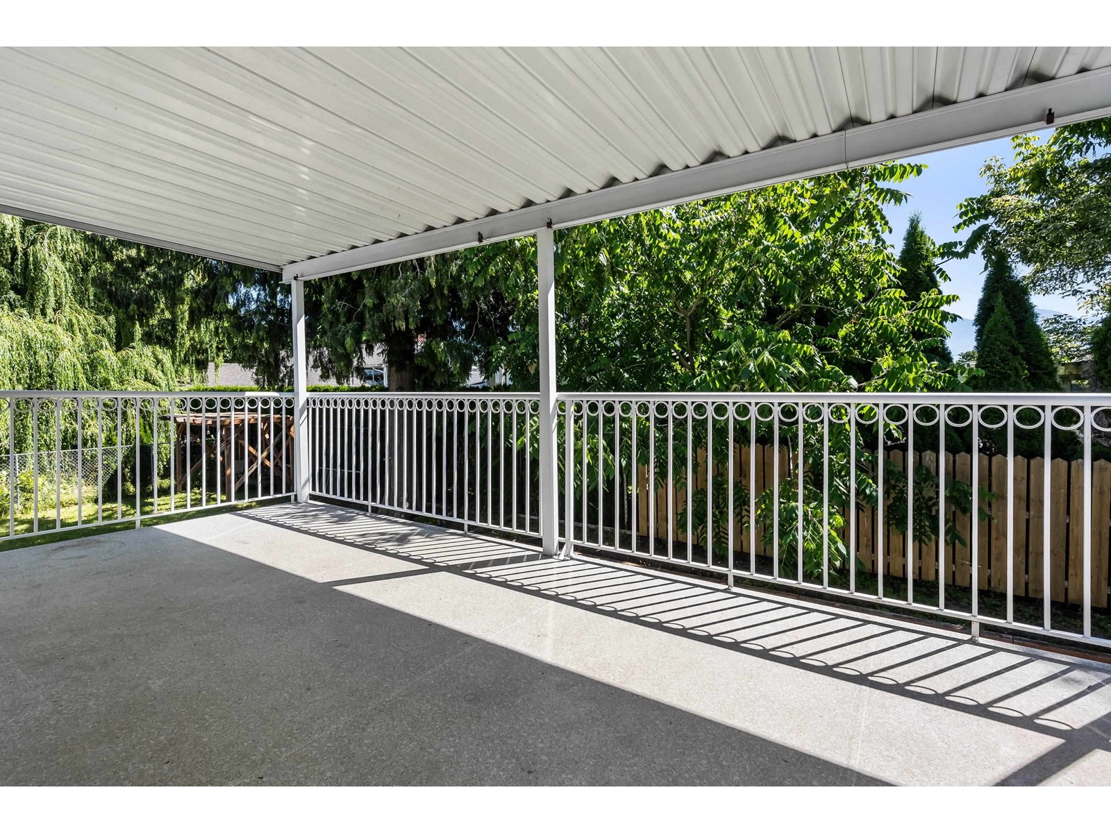 Property at 46323 MAGNOLIA AVENUE image 4