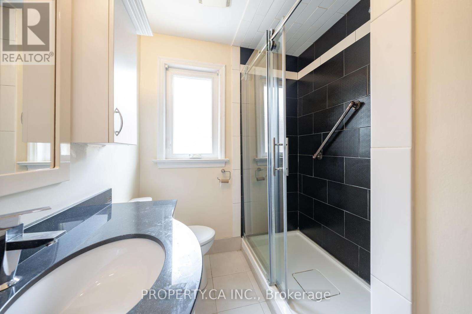 1592 Pharmacy Avenue, Toronto, Ontario  M1R 2K7 - Photo 11 - E12257171