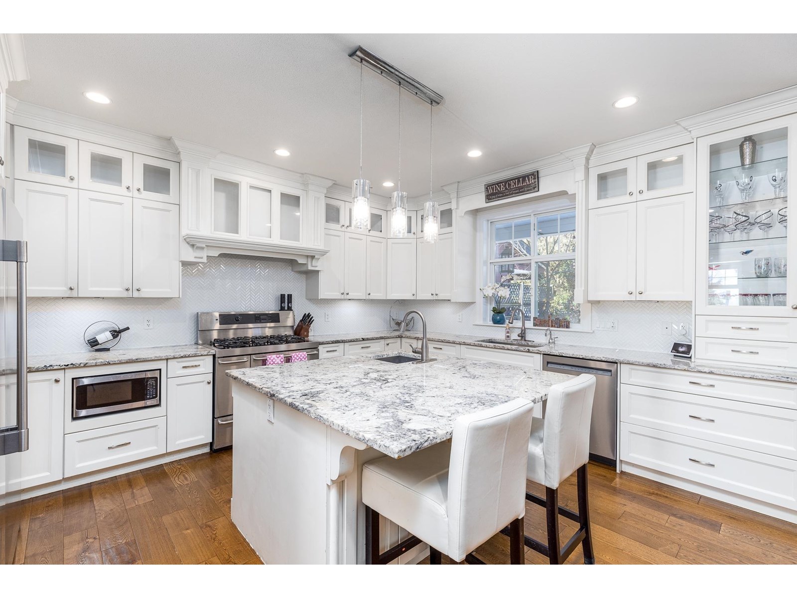 Property at 23923 36A AVENUE image 2
