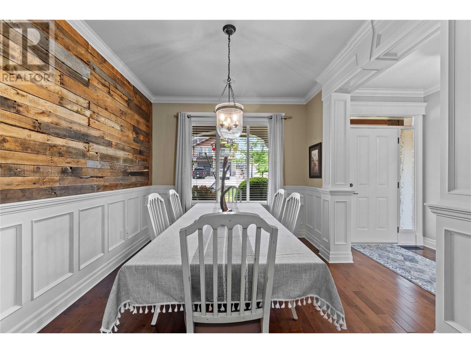 Property at 1581 24 Street NE image 1