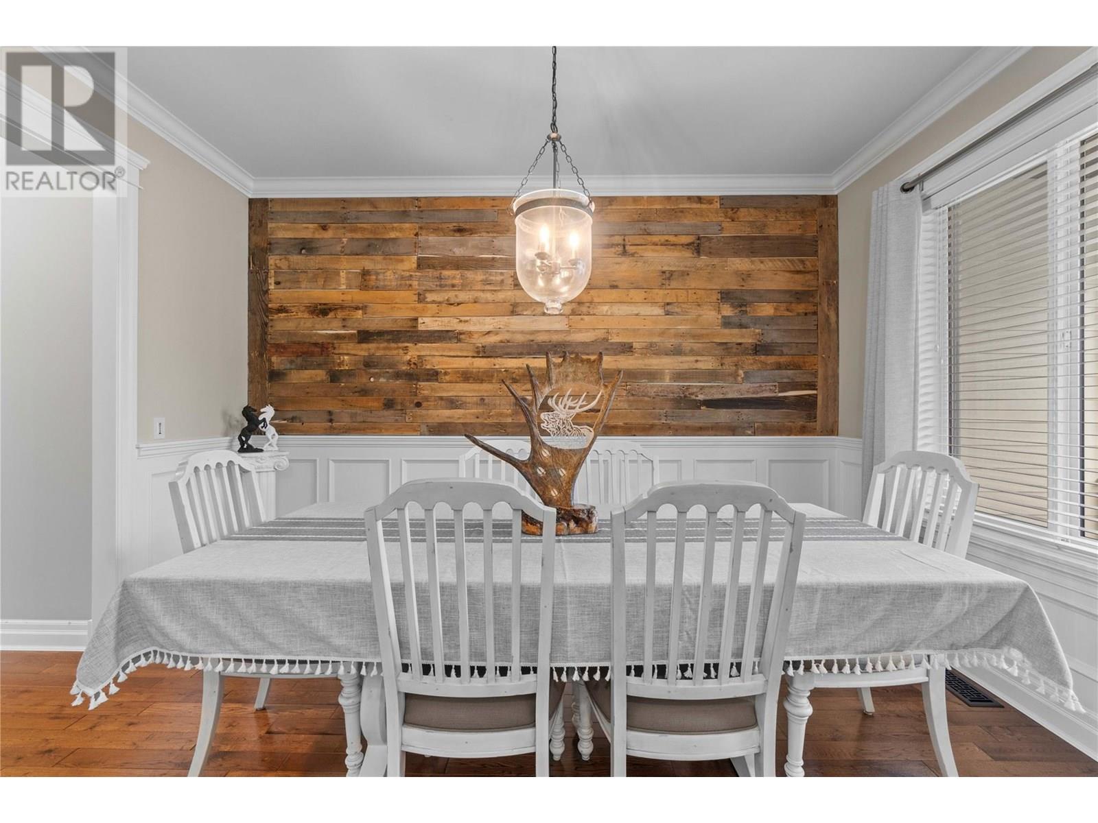 Property at 1581 24 Street NE image 2