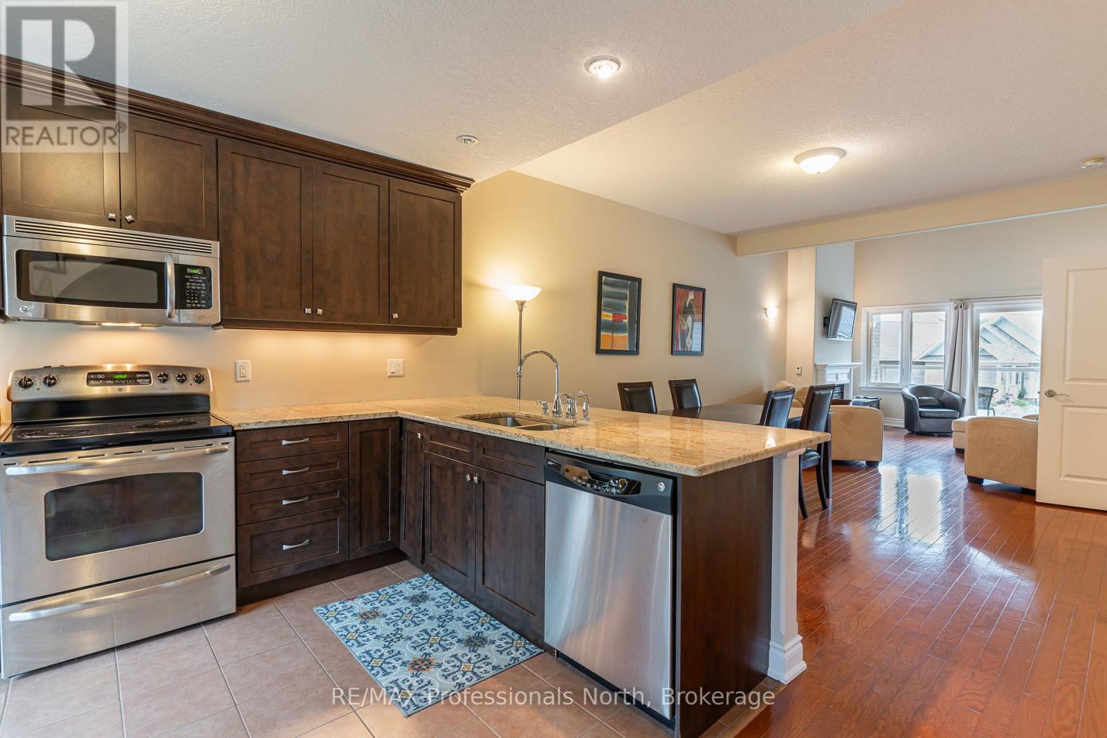 46 Webb Circle, Dysart Et Al (Dysart), Ontario  K0M 1S0 - Photo 5 - X12257249