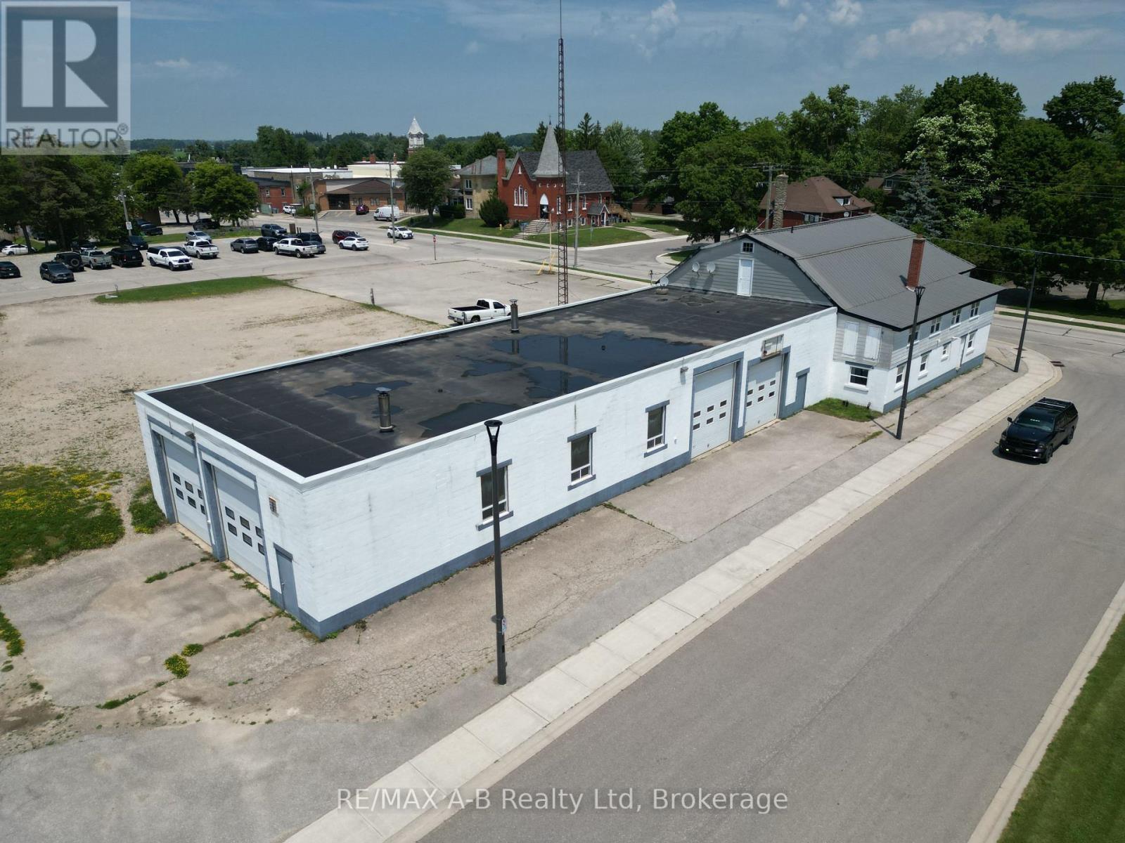 15 Mill Street E, Perth East, Ontario  N0K 1M0 - Photo 12 - X12257333