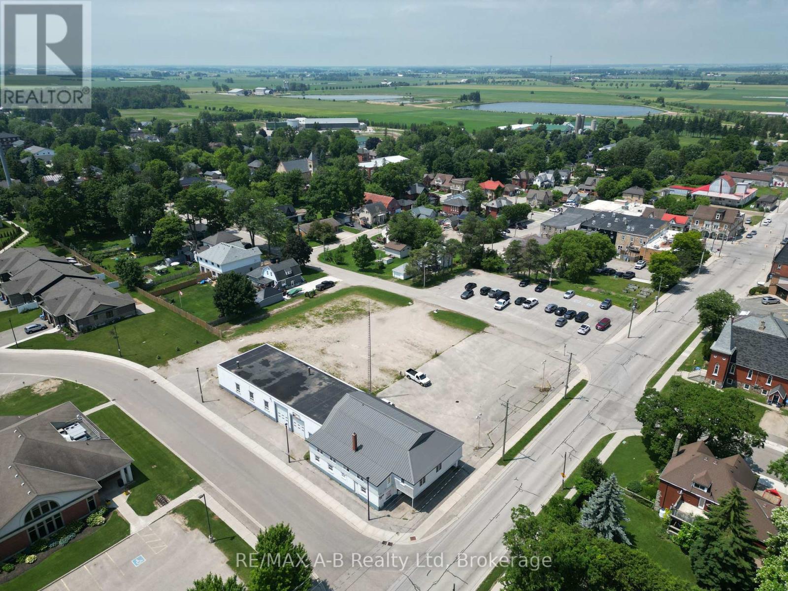 15 Mill Street E, Perth East, Ontario  N0K 1M0 - Photo 2 - X12257333