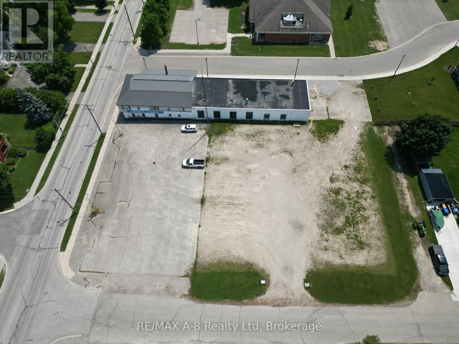 15 Mill Street E, Perth East, Ontario  N0K 1M0 - Photo 3 - X12257333