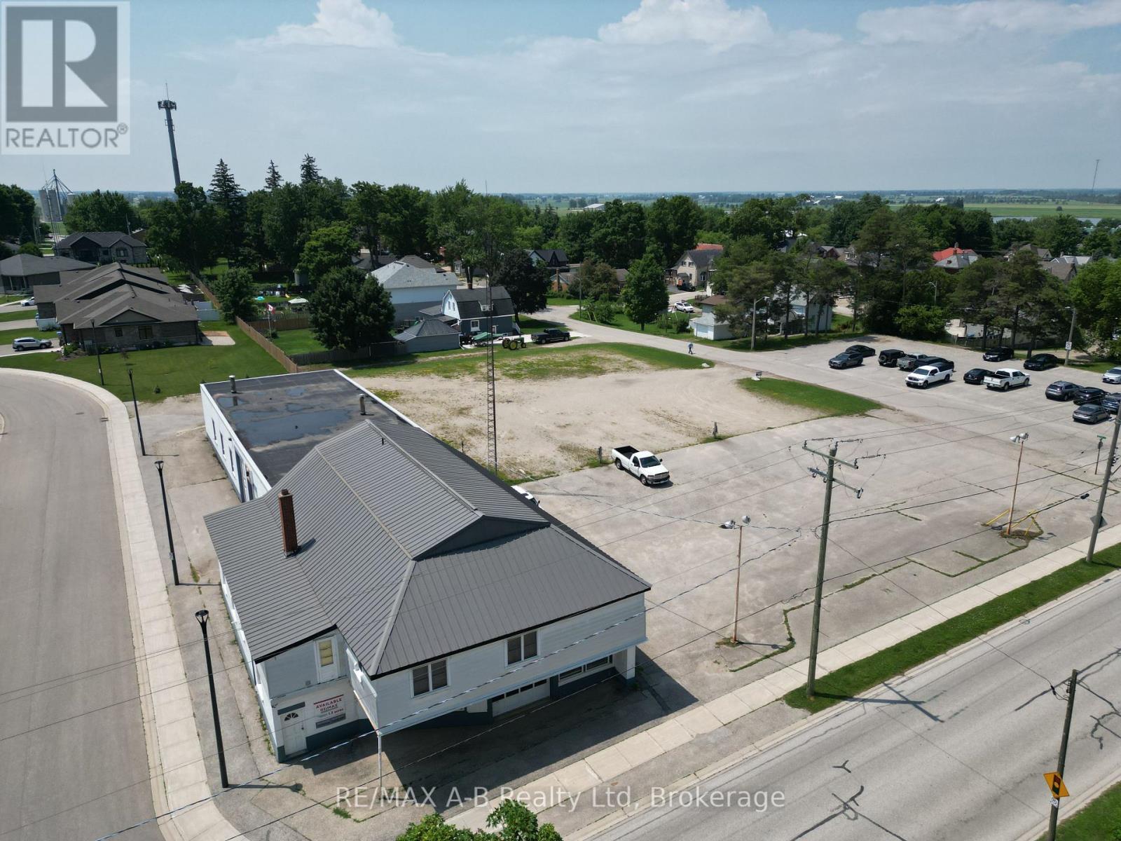 15 Mill Street E, Perth East, Ontario  N0K 1M0 - Photo 7 - X12257333
