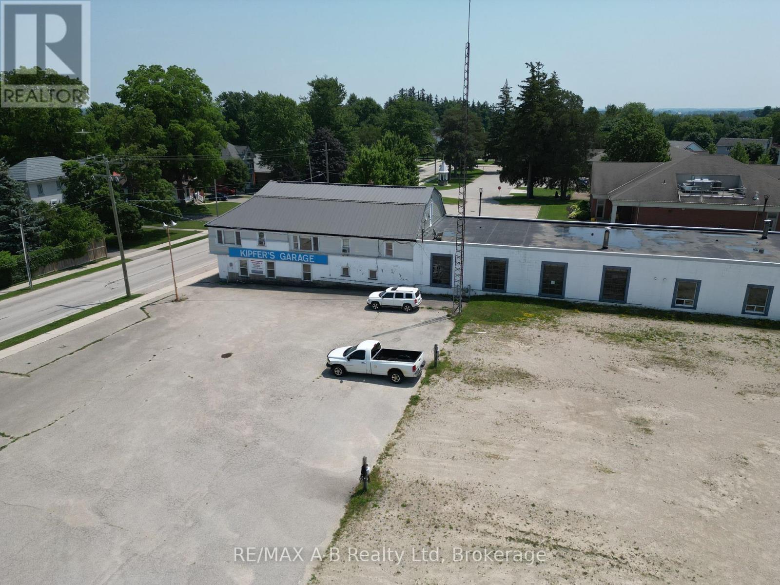 15 Mill Street E, Perth East, Ontario  N0K 1M0 - Photo 9 - X12257333
