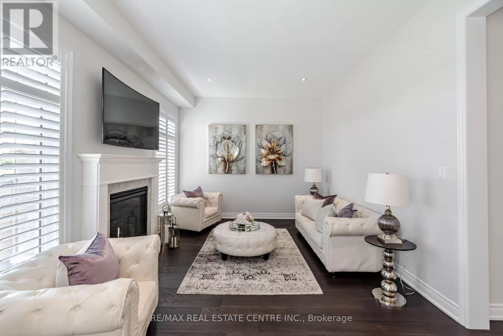 9 Calico Court, Halton Hills, Ontario  L7G 0M1 - Photo 11 - W12257195