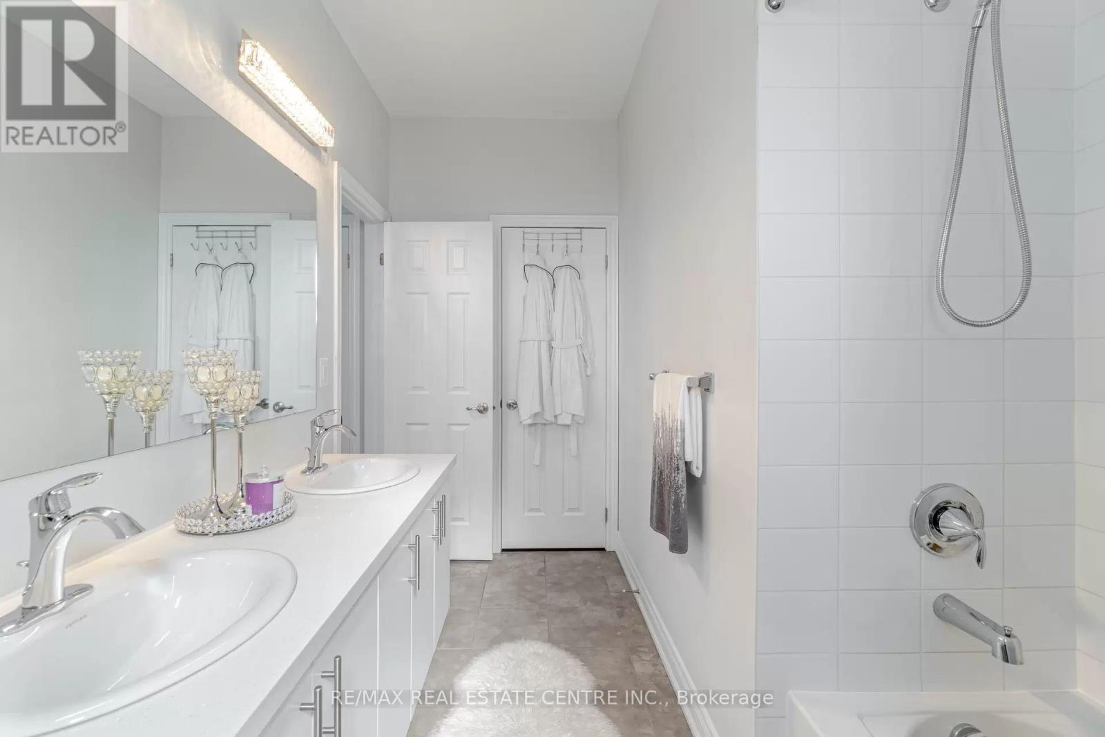 9 Calico Court, Halton Hills, Ontario  L7G 0M1 - Photo 28 - W12257195